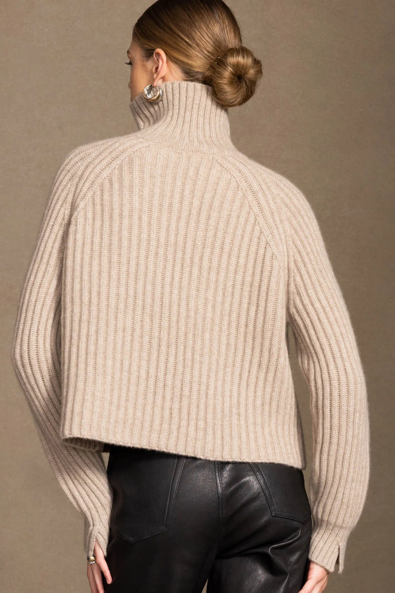 ARIANA TURTLENECK CASHMERE SWEATER