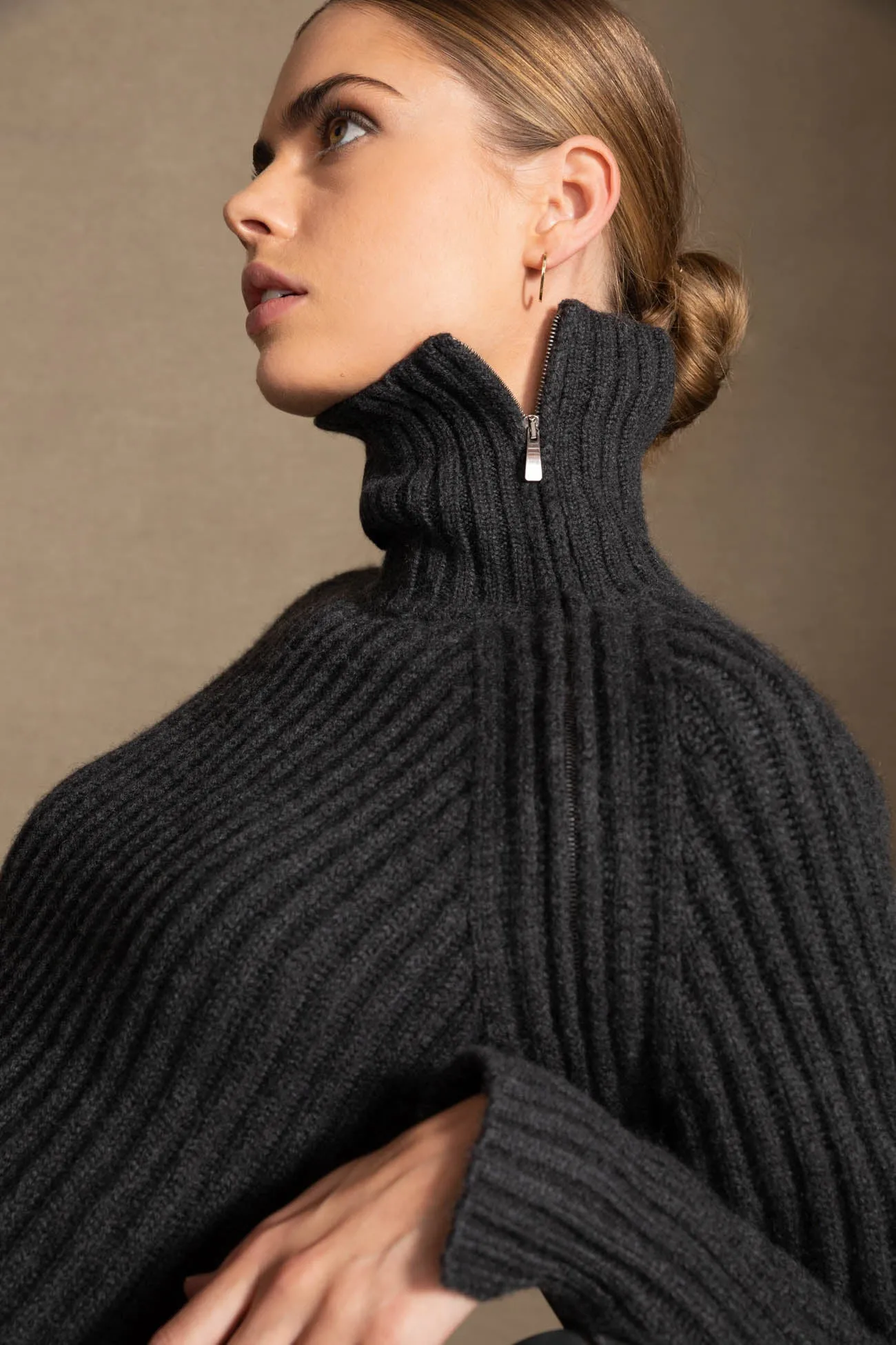 ARIANA TURTLENECK CASHMERE SWEATER