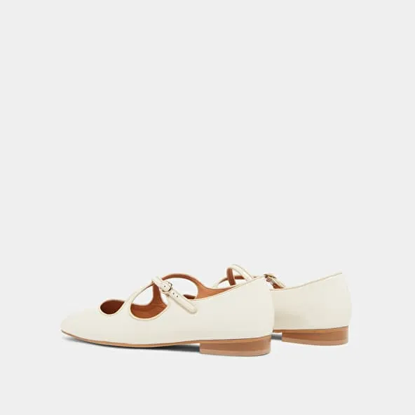 Ballet flats with crossed straps in ecru patent and ecru leather