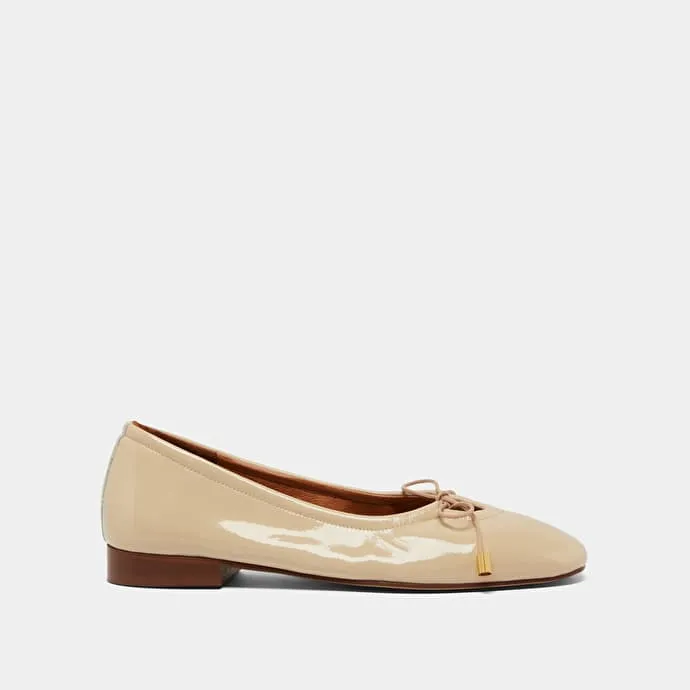 Ballet flats with laces in beige leather