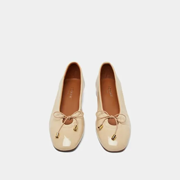 Ballet flats with laces in beige leather