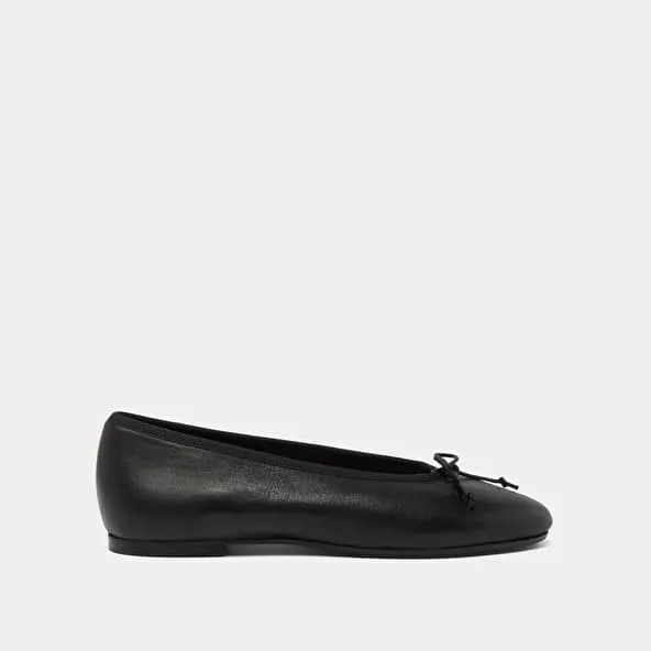 Ballet flats with laces in black leather