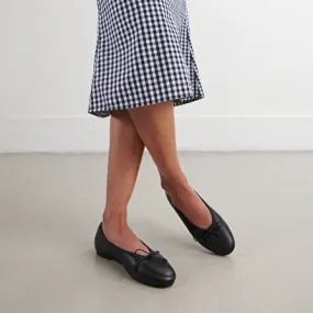 Ballet flats with laces in black leather