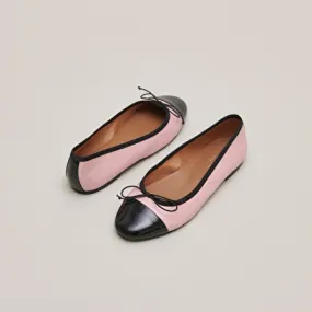 Ballet flats with round toes and bows in pink leather and black patent