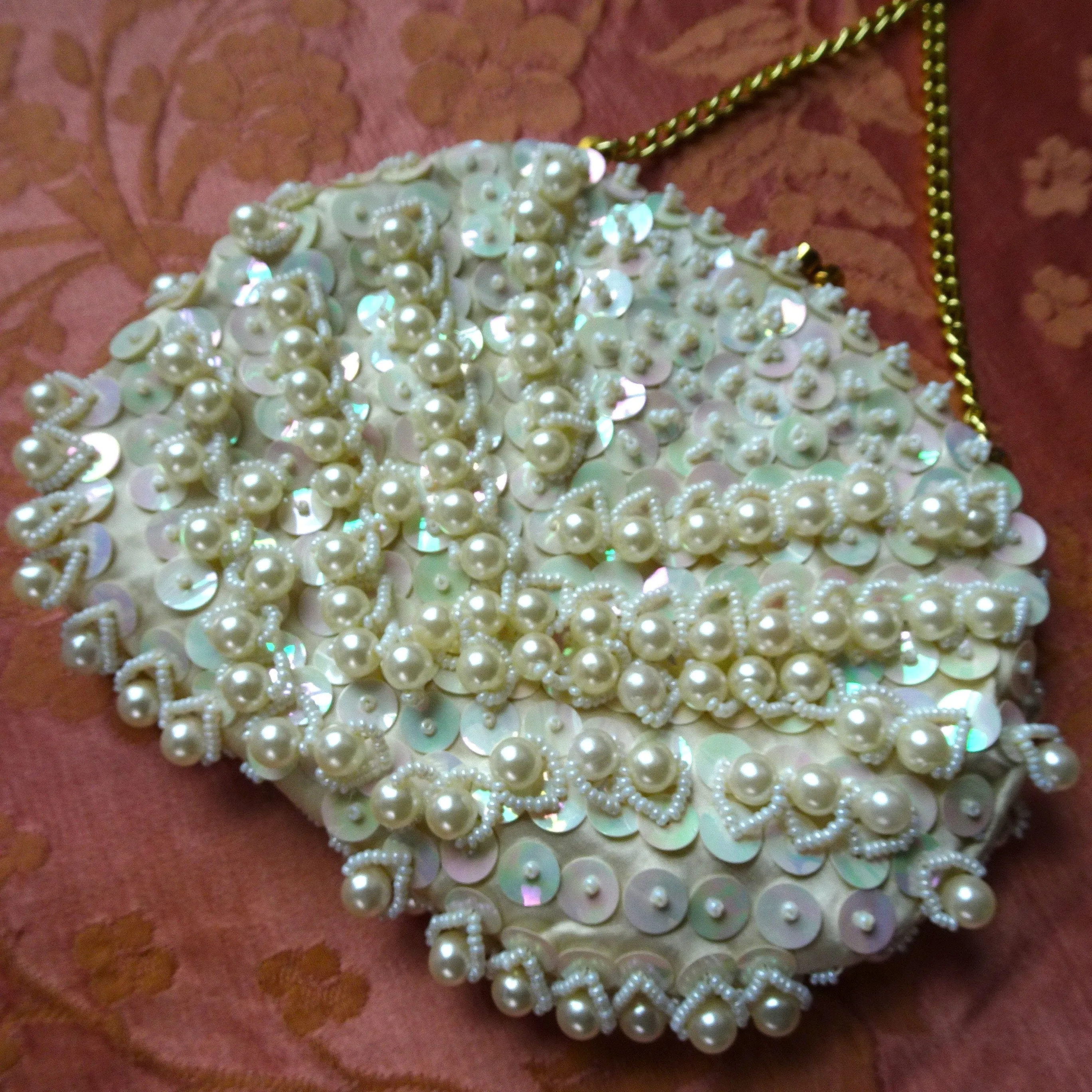 LOVELY Vintage Beaded Evening Hand Bag Purse, Beaded Iridescent Sequins and Lustrous Pearls, Bridal Clutch or Bag,Collectible Pu