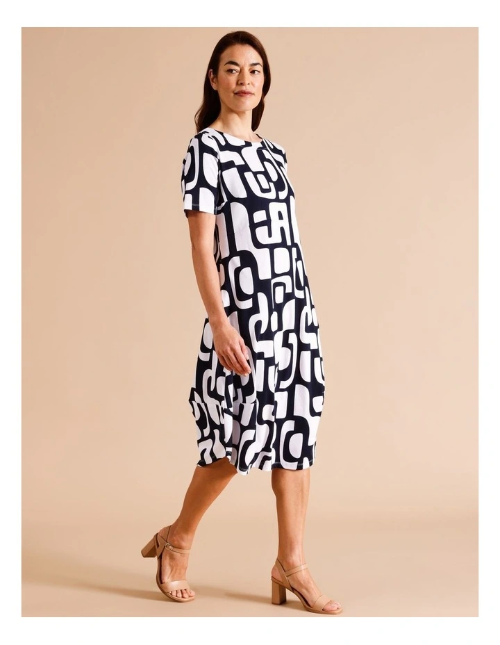 Organic Cotton Short Sleeve Knit Dress With Darted Hem And Pockets In Navy/ White Abstract